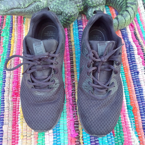 Nike air max motion low running sneakers Sz 9.5 - Picture 2 of 9